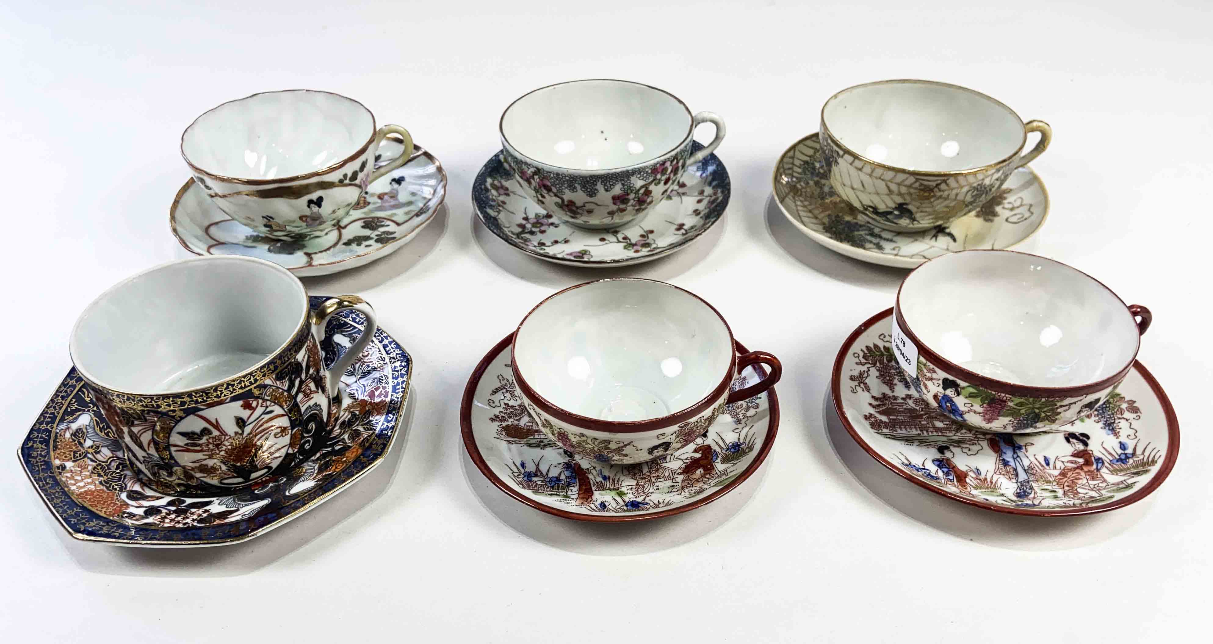 Juego de té para seis de porcelana Japonesa Royal Crown ( la tapa de la  tetera tiene pegado el borde interno)