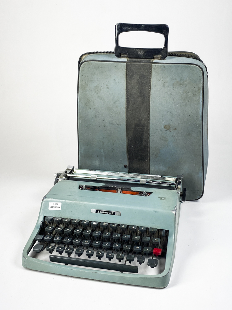 Maquina de escribir Olivetti Bambina / con estuche y caja